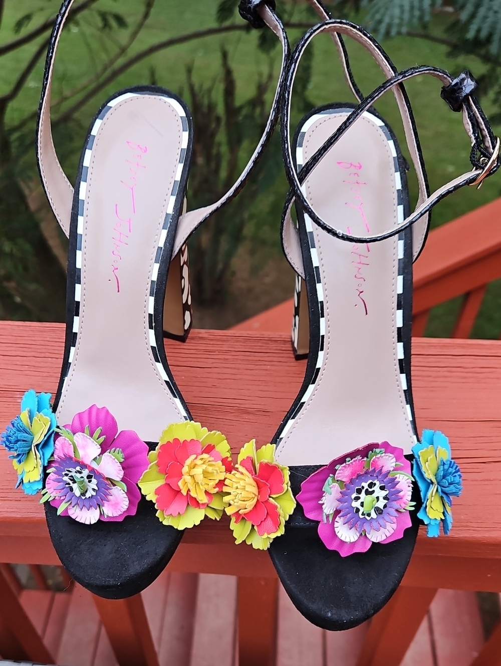 Vintage Betsey Johnson Black Strappy Heels Multicolor Floral Accents Size 7.5M